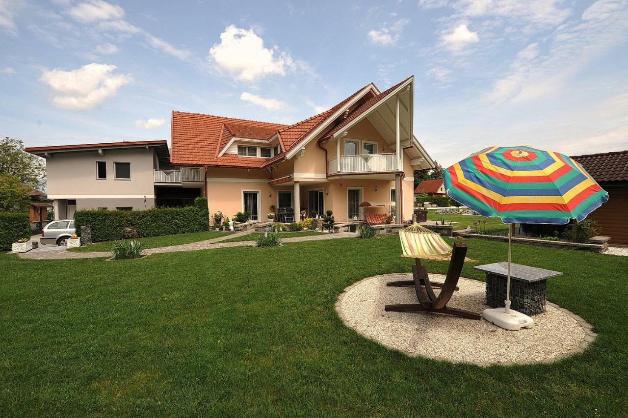 Villa Vanessa - Ferienwohnungen - Appartement Gosselsdorf エクステリア 写真